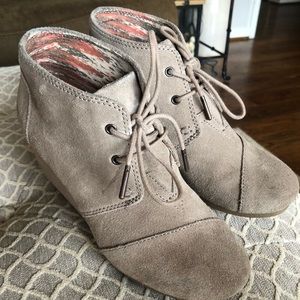 EUC TOMS Kala wedge booties